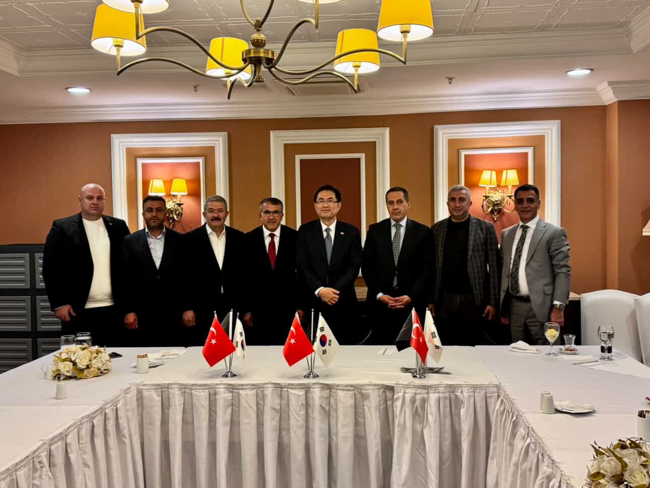 Büyükelçi Yeondoo JEONG'un Van Ticaret ve Sanayi Odası Başkanı ve Yönetim Kurulu ile Akşam Yemeği Toplantısı (15 Ekim)